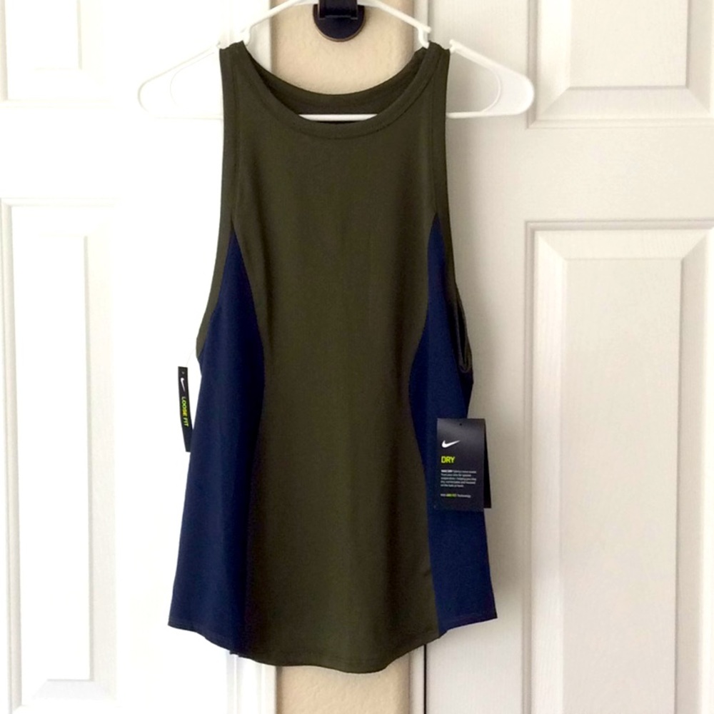 🧘🏻‍♀️💋NWT Nike yoga top or active wear so cute